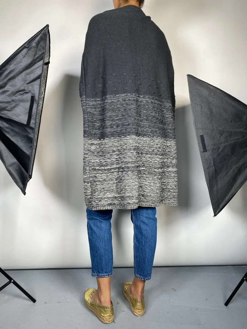 ANUSHKA ELLIOT Capa Gris