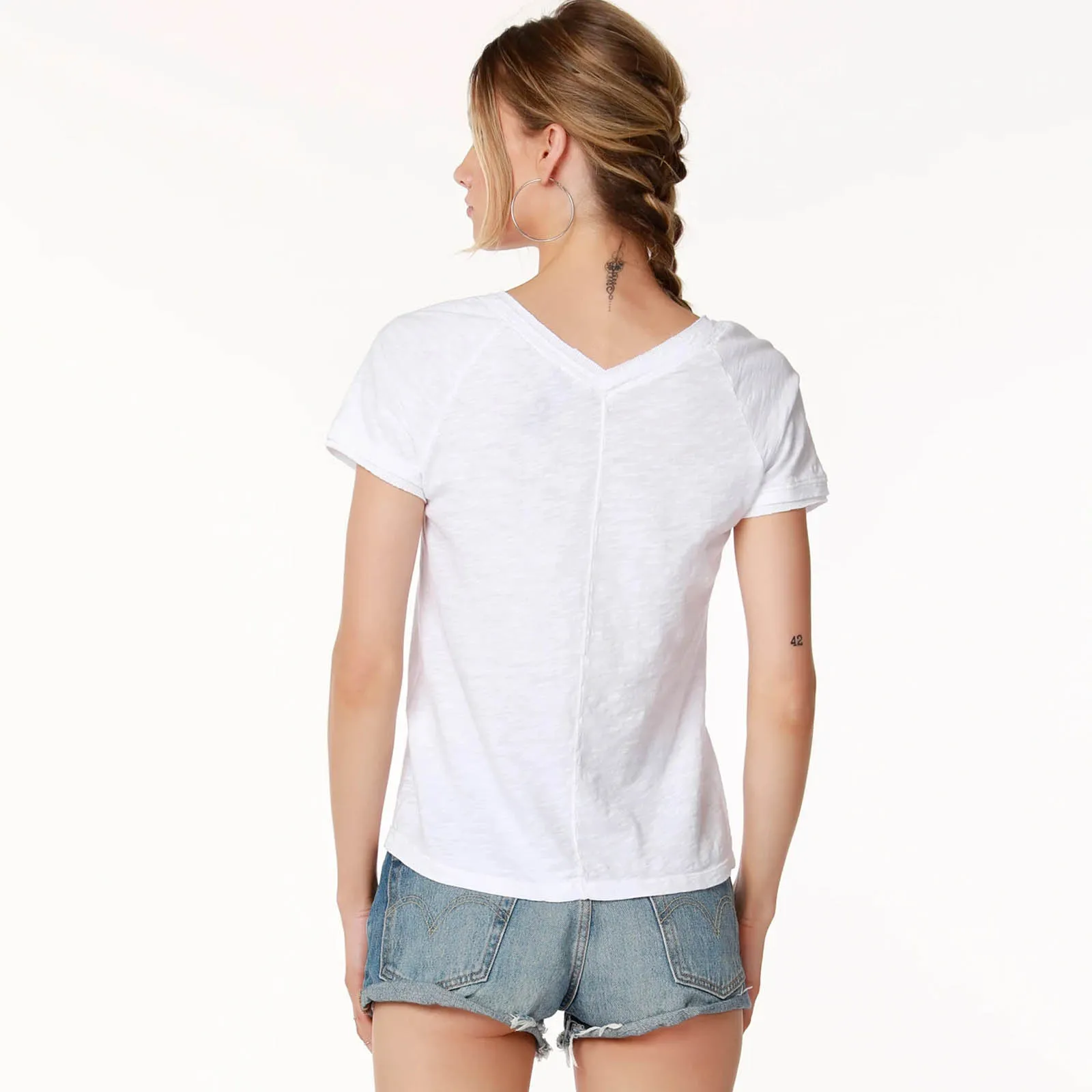 CAMISETA BOBI  DOUBLE V NECK TEE  WHITE