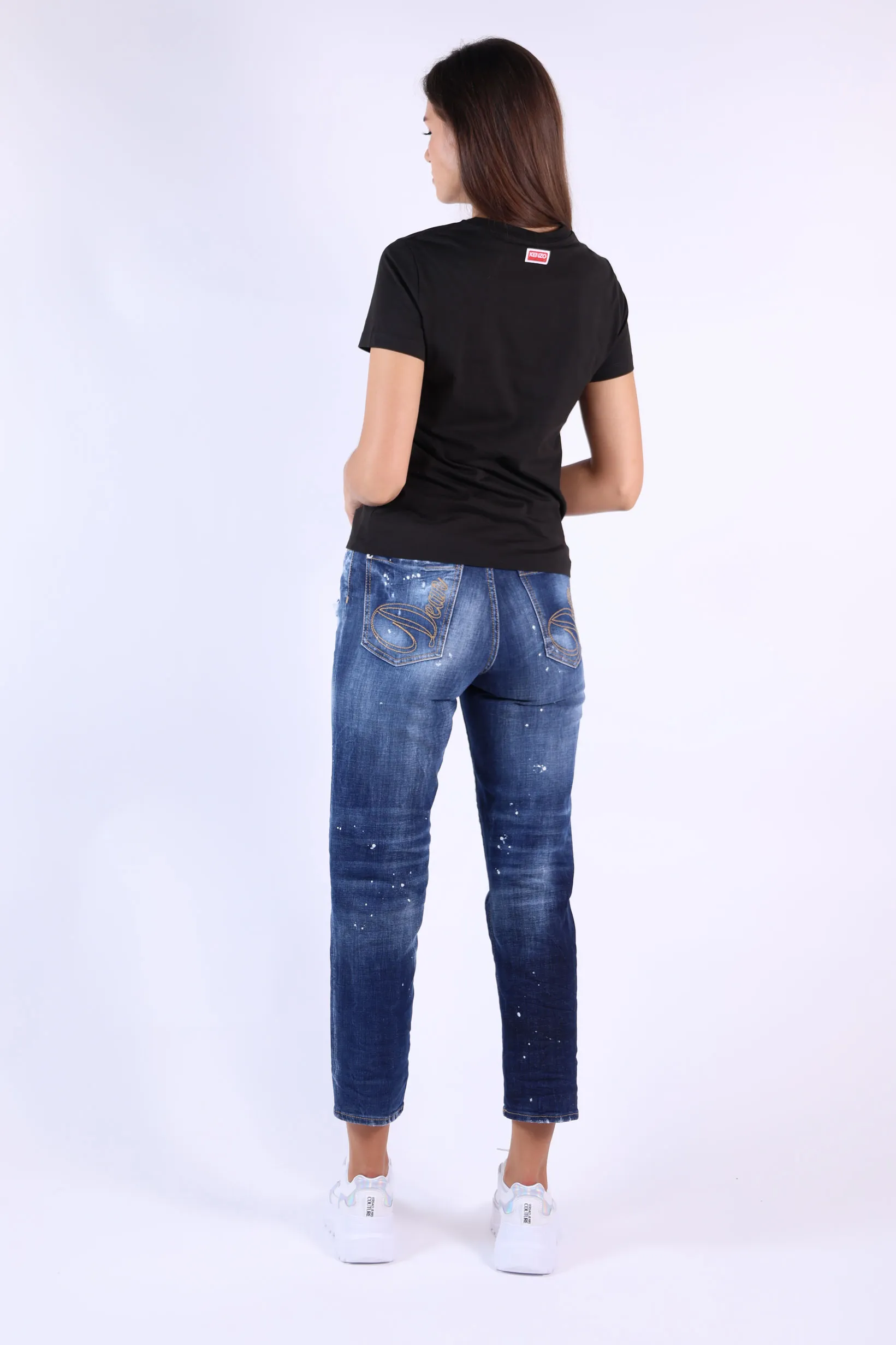 Camiseta negra con minilogo 
