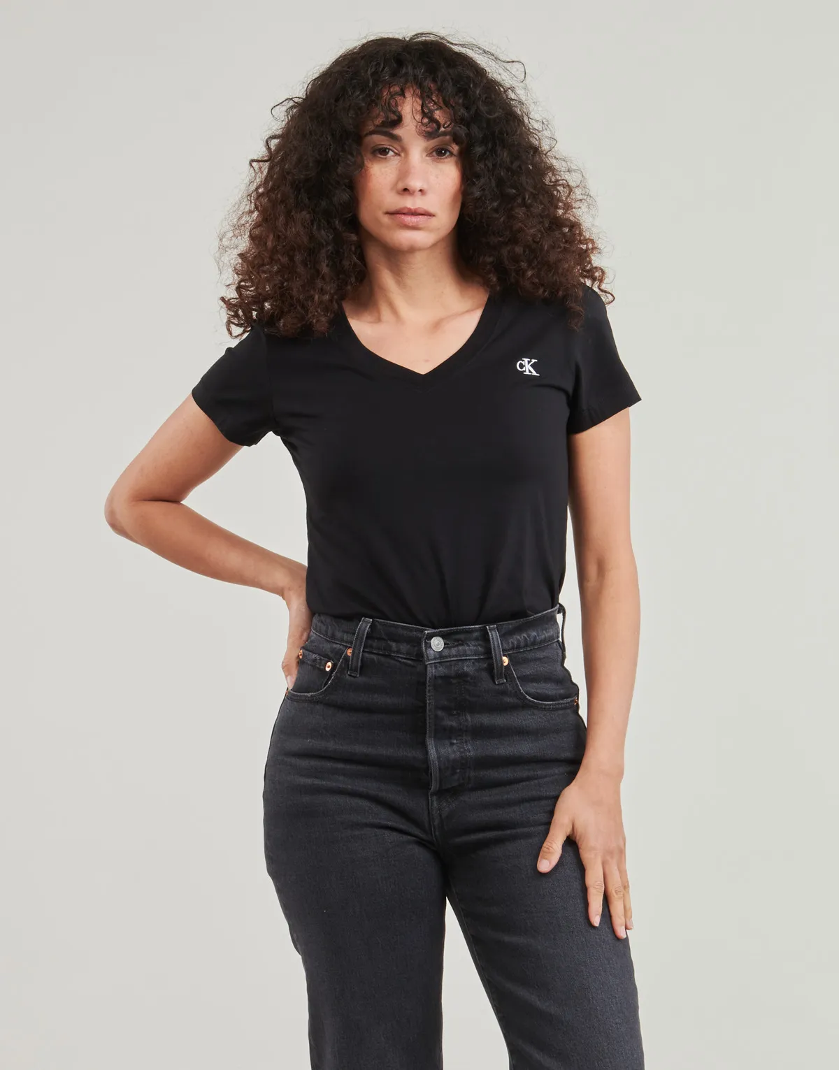 CK EMBROIDERY STRETCH VNECK