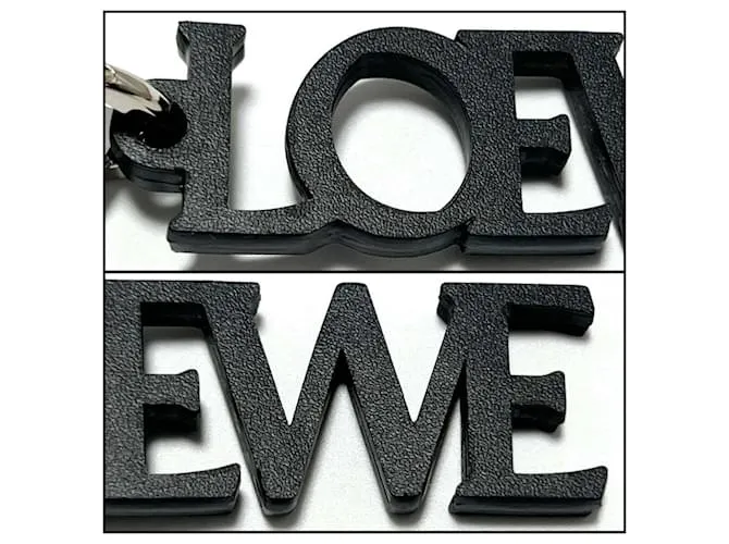 Llavero de cuero negro y metal Loewe 