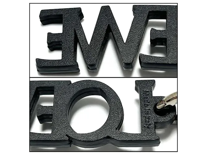 Llavero de cuero negro y metal Loewe 
