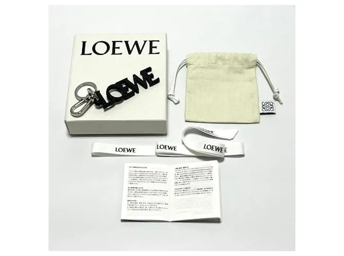 Llavero de cuero negro y metal Loewe 