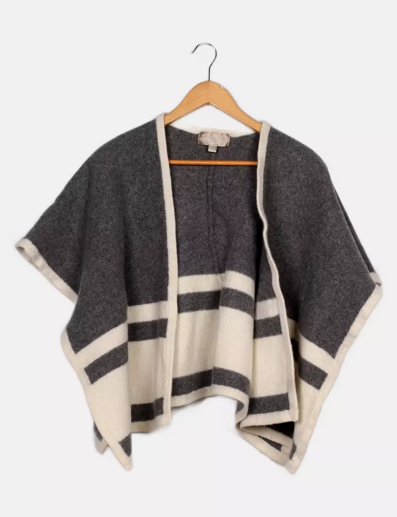 Pedro del Hierro Capa y poncho de punto
