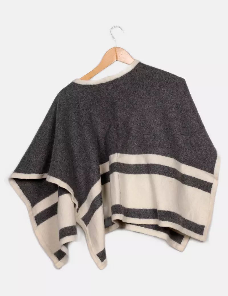 Pedro del Hierro Capa y poncho de punto