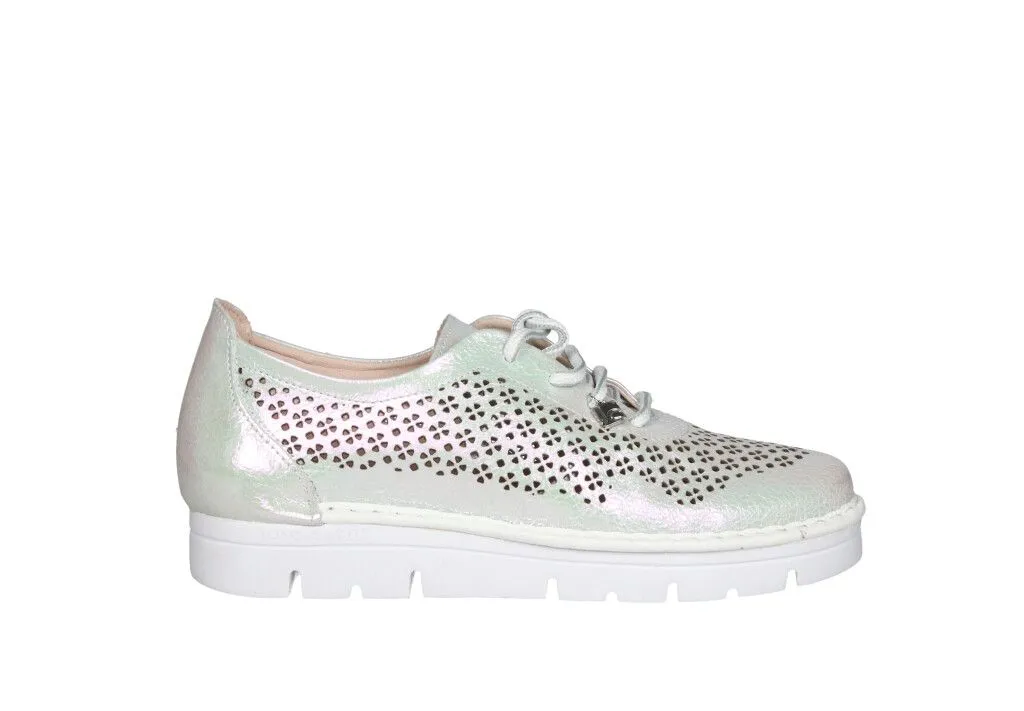 Sneaker Charol Plata Calados Floral Piso Blanco