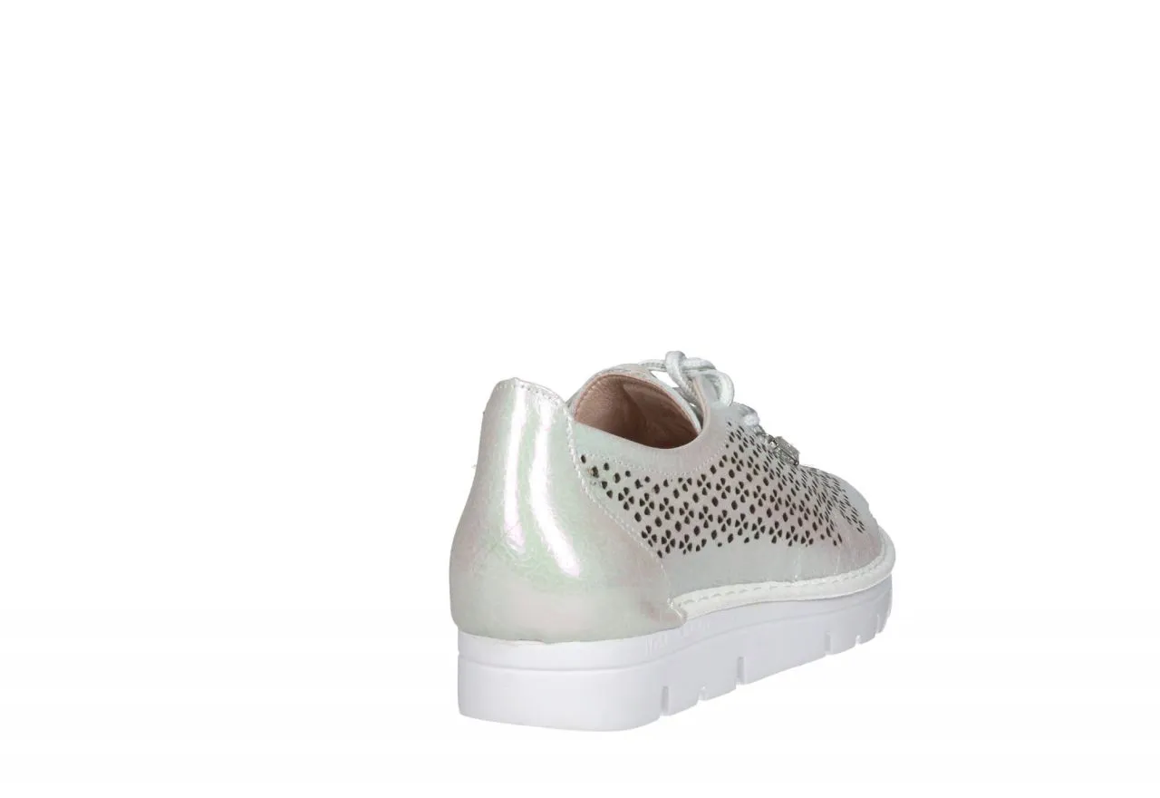 Sneaker Charol Plata Calados Floral Piso Blanco