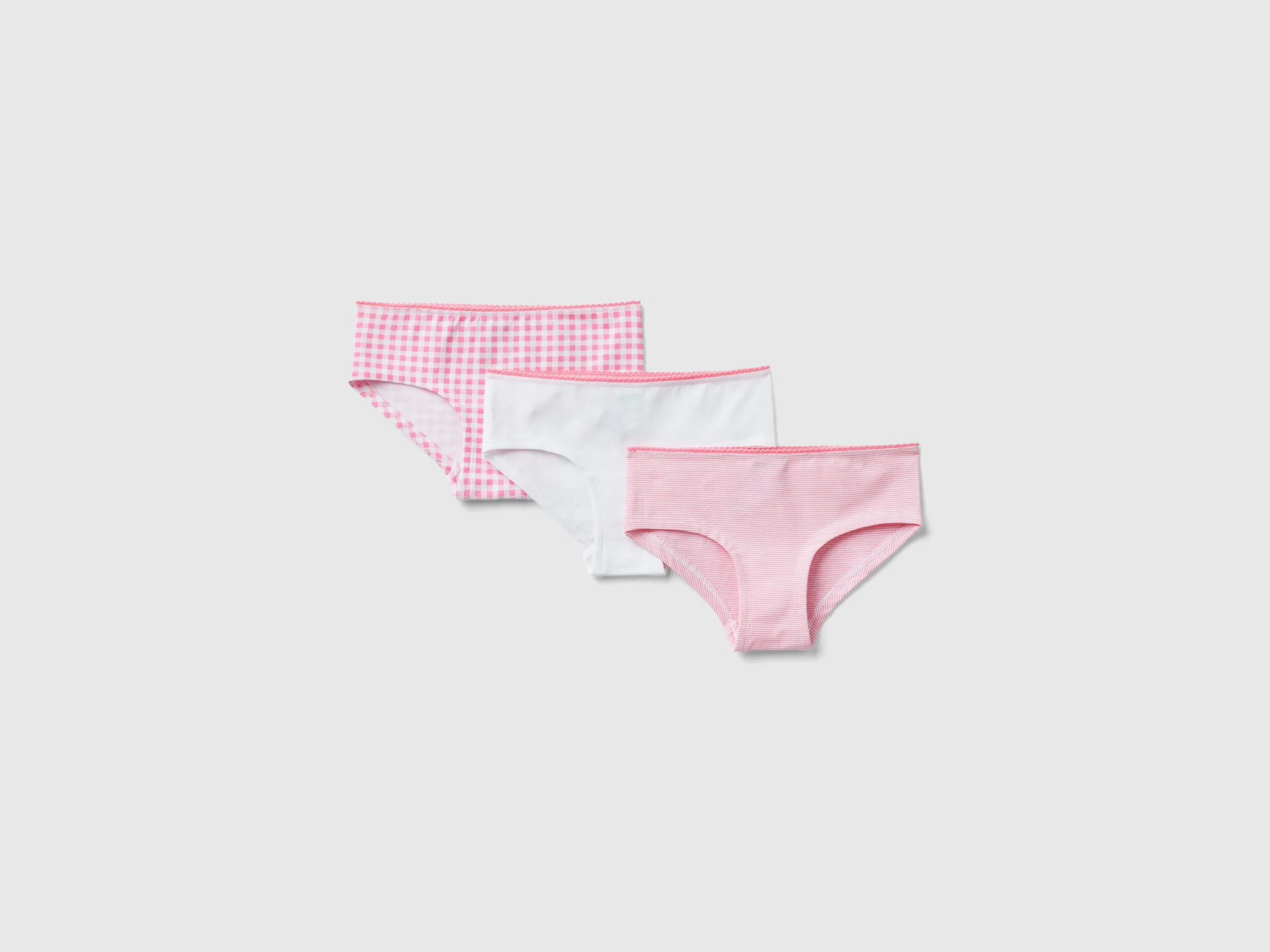 Tres culottes de algodón elástico