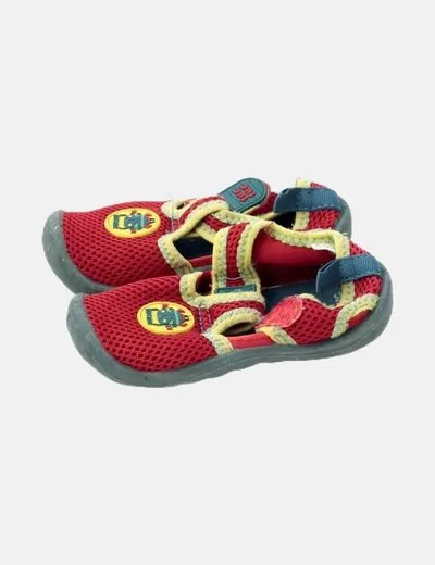 Tuc tuc Zapatilla de agua roja detalles multicolor