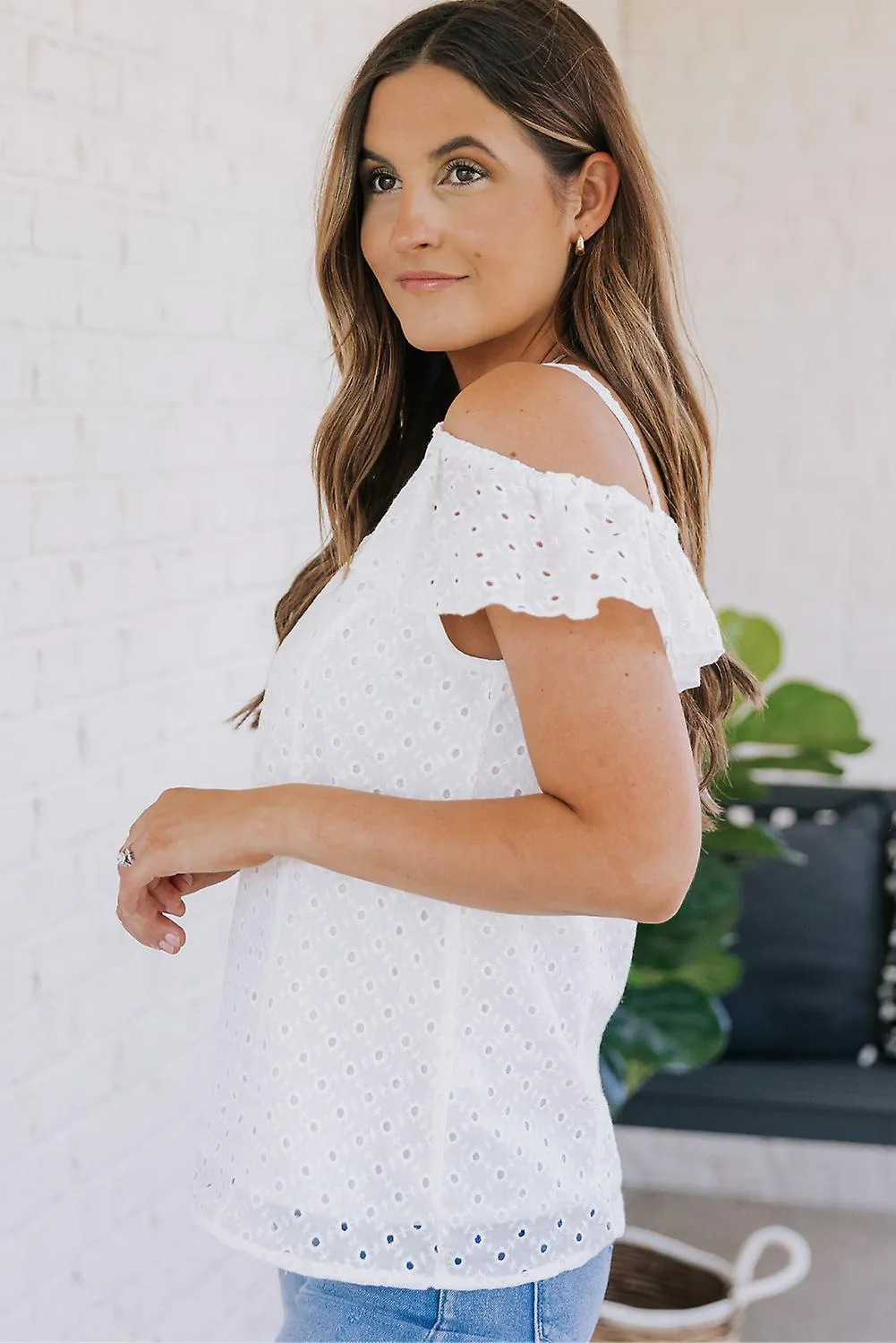 WOMEN'S WHITE HOLLOWOUT FLOUNCE COLD SHOULDER V NECK BLOUSE